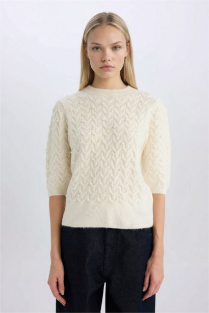Свитер стандартного кроя с круглым вырезом