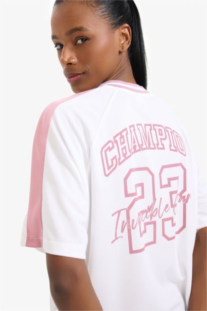 Oversize Geniş Kalıp V Yaka Sırt Baskılı Sporcu Kısa Kollu Tişört