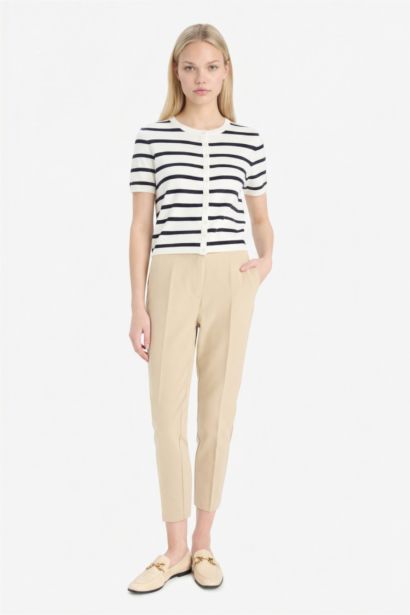 كارديجان تريكو قصة عادية برقبة مستديرة