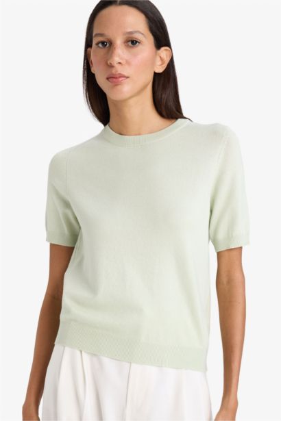 Пуловер стандартного кроя с круглым вырезом для женщин