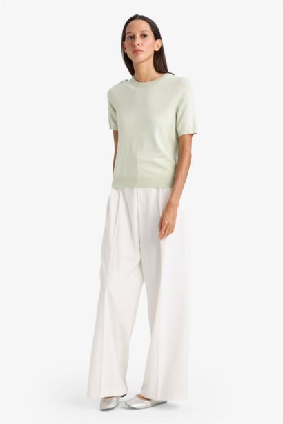 Пуловер стандартного кроя с круглым вырезом для женщин