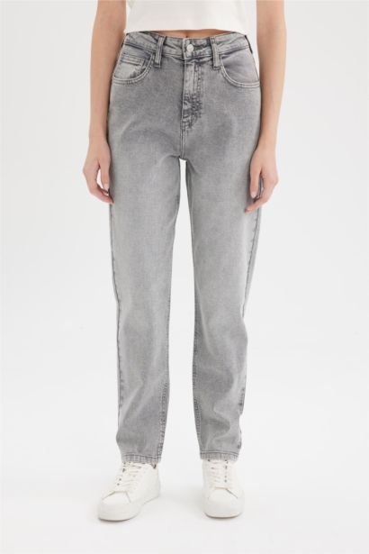 Jean mom confortable à taille normale