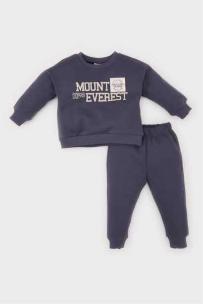 طقم بيبي اولادي سويت شيرت وسويت بانتس بطبعة شعار قصة عادية - قطعتين