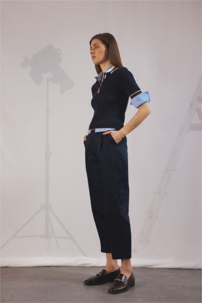 بنطرون قصير برجل ضيق وخصر عالي