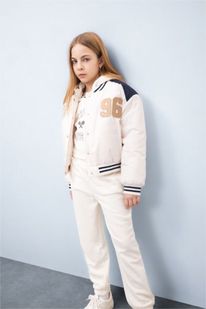 Su Geçirmez Şişme Bomber Mont Kapüşonlu Kolej Yaka Nakışlı Cepli Kız Çocuk