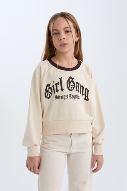 سويت شيرت بناتي بطبعة شعار قصة مريحة ببطانة ناعمة