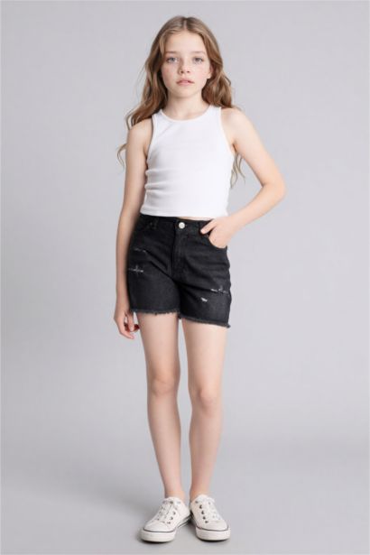 Детские джинсовые шорты с рваными деталями