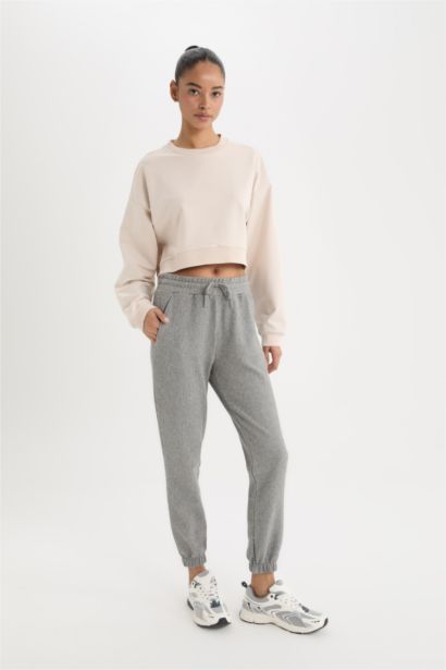 سويت شيرت رياضي بيزك كروب برقبة مستديرة من DeFactoFit