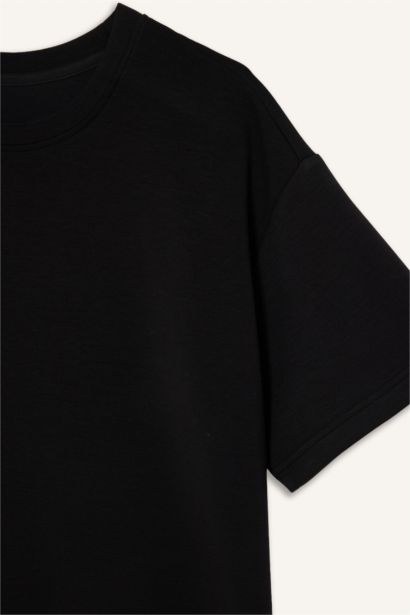 تيشيرت رياضي نص كم اوفر سايز برقبة مستديرة