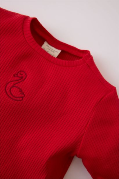 بيجامة بنات مطرز مضلع برقبة مستديرة من قطعتين