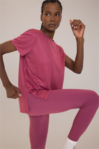 تيشيرت رياضي نص كم اوفر سايز برقبة مستديرة من DeFactoFit