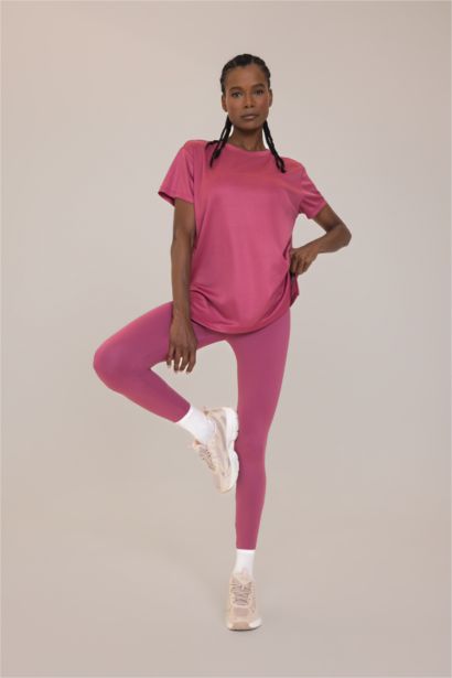 تيشيرت رياضي نص كم اوفر سايز برقبة مستديرة من DeFactoFit