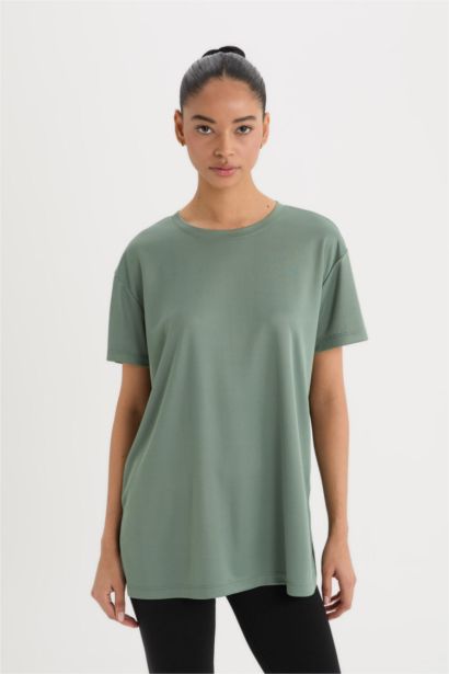 تيشيرت رياضي نص كم اوفر سايز برقبة مستديرة من DeFactoFit