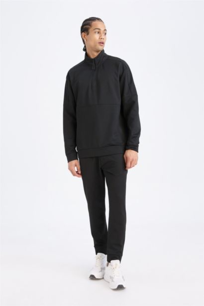 سويت شيرت رياضي قصة عادية بياقة عالية بجيب من DeFactoFit