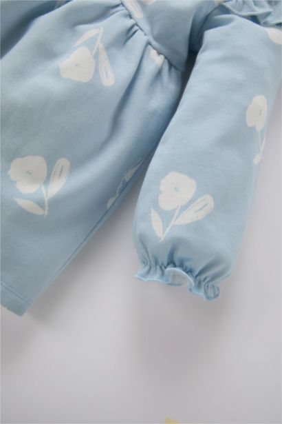 فستان قماش رقيق بياقة مستديرة