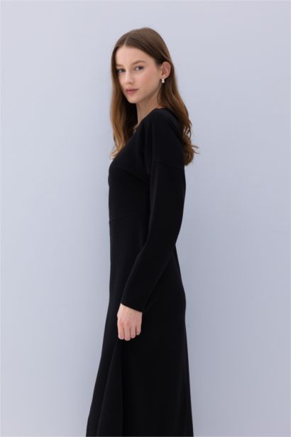 Relax Fit Crew Neck Crepe Maxi Black Dress