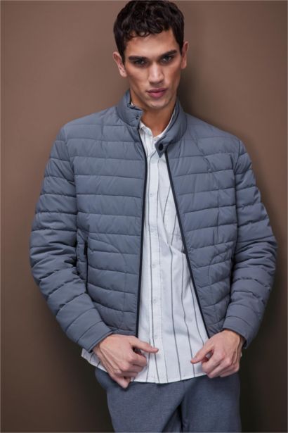 Slim Fit Dar Kesim Dik Yaka Astarlı Fermuarlı Cepli Kışlık Mont