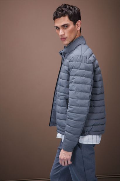 Slim Fit Dar Kesim Dik Yaka Astarlı Fermuarlı Cepli Kışlık Mont