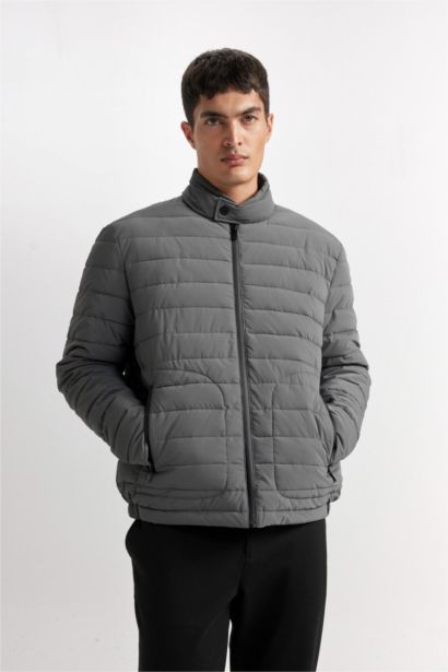 Slim Fit Dar Kesim Dik Yaka Astarlı Fermuarlı Cepli Kışlık Mont