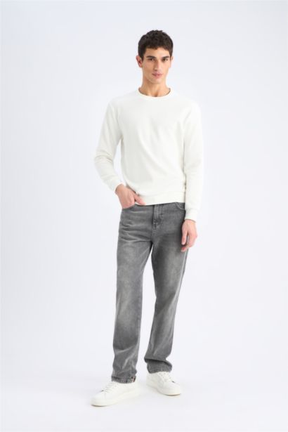 سويت شيرت قصة عادية برقبة مستديرة