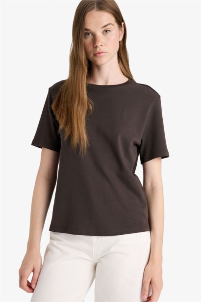 تيشيرت نص كم قصة عادية بياقة مستديرة