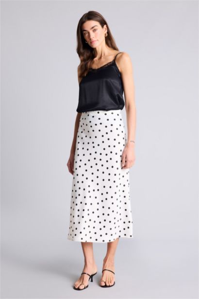 تنورة طويلة ستان بقصة A بخصر عادي