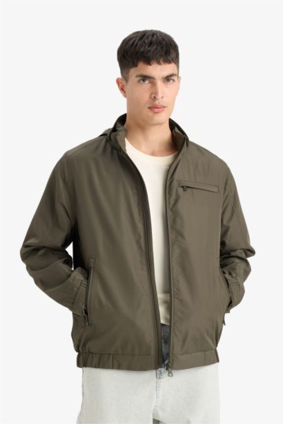 جاكيت خفيف قصة عادية بياخة عالية مبطن بالقطن مقاوم للماء