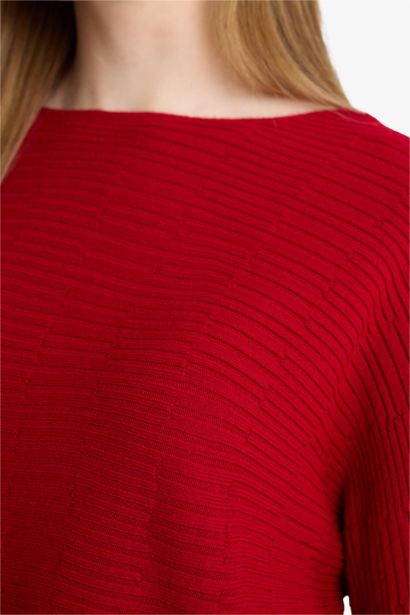 بلوفر تريكو بياقة عريضة