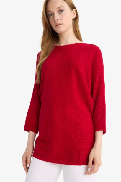 Свитер с лодочным вырезом