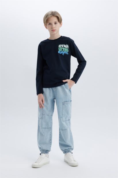 تيشيرت اولادي كم طويل قصة عادية بطبعة من الخلف