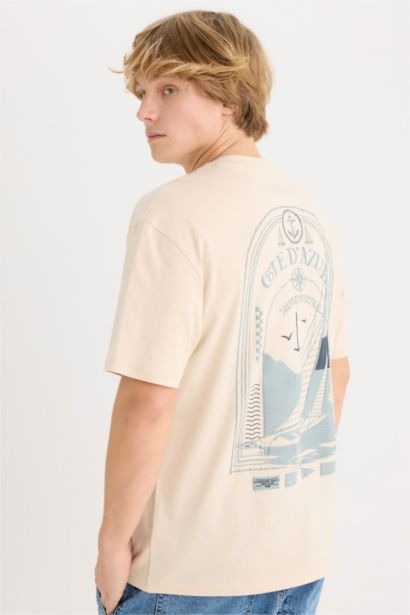 تيشيرت أوفر سايز نص كم بياقة مستديرة بطبعة من الخلف