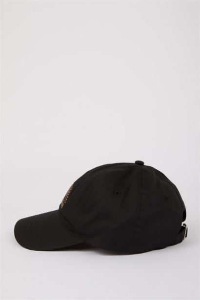 Man Embroidered Cotton Cap