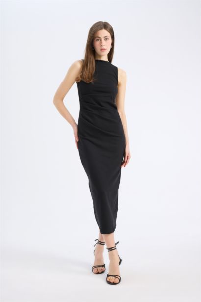 فستان ميدي مضلع بديكون بياقة مدورة بدون كم