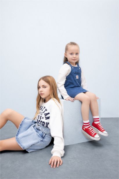 Salopette en jean avec étiquette tissée pour bébé fille