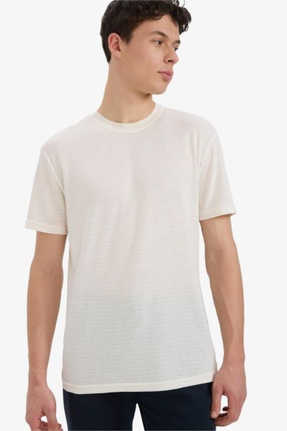 تيشيرت جاكار نص كم قصة عادية برقبة مستديرة