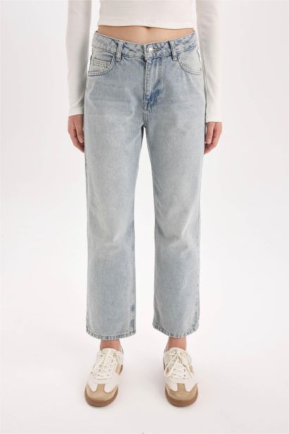 بنطلون جينز قصة مستقيمة وخصر عالي