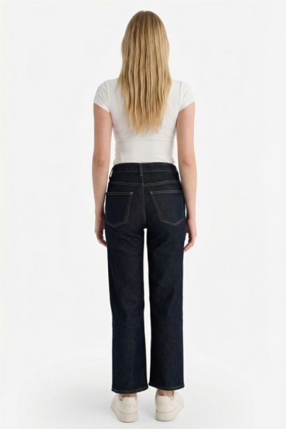 بنطلون جينز قصة مستقيمة بخصر عالي