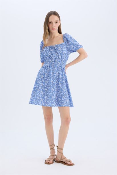 Mini Robe fleurie à col carré et manches courtes