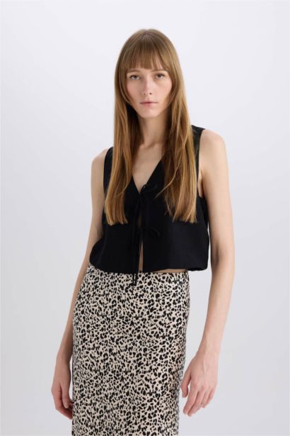 Crop V-Neck Sleeveless Blouse