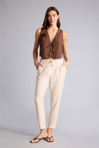 Cropped Fit V жағалы кринкл мата жеңсіз блузка