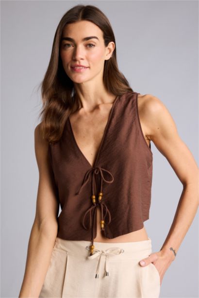 Cropped Fit V жағалы кринкл мата жеңсіз блузка