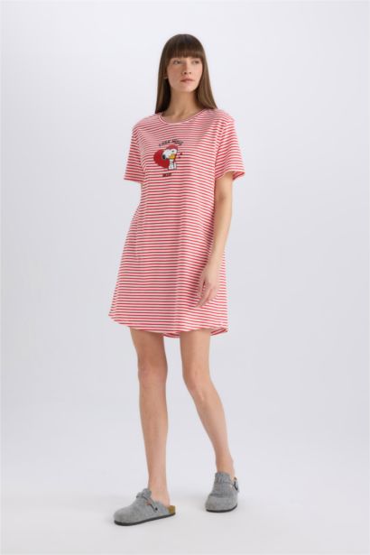 Snoopy Crew Neck Short Sleeve Nightgown