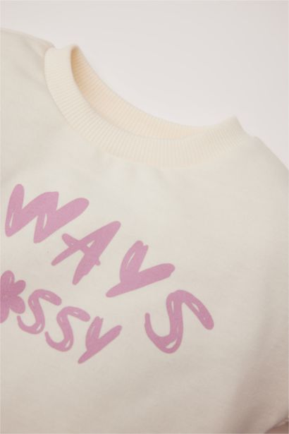 سويت شيرت بناتي مطبوع قصة عادية برقبة مستديرة