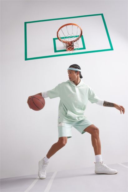 تيشيرت رياضي اوفر سايز نص كم بكابيشون من DeFactoFit