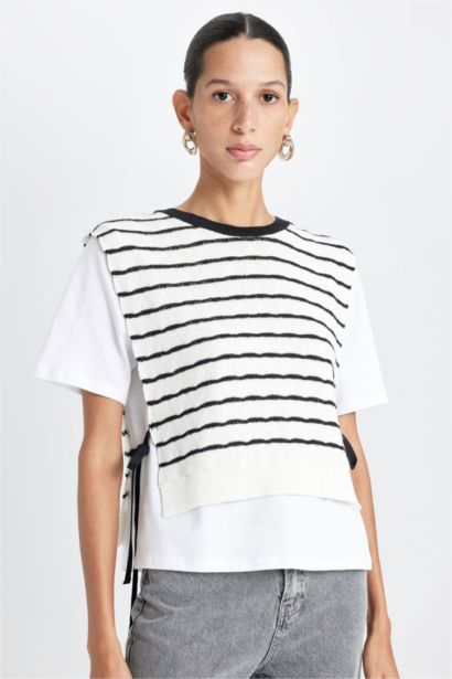 فيست مخطط برباط من الجنب قصة عادية برقبة مستديرة