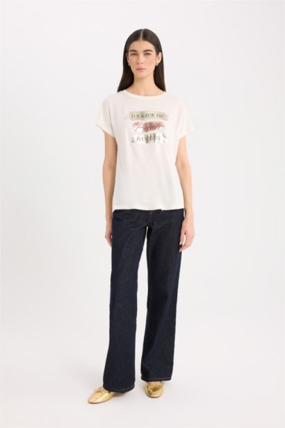 تيشيرت نص ردن مطبوع بياخة مستديرة