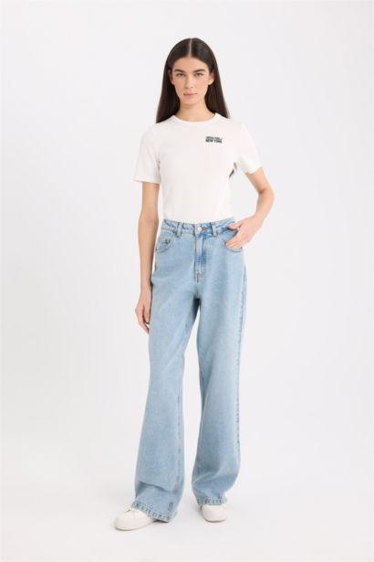 تيشيرت نص ردن مضلع بطبعة شعار مخصر بياخة مستديرة