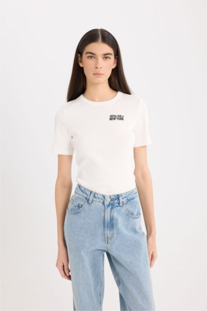 تيشيرت نص ردن مضلع بطبعة شعار مخصر بياخة مستديرة