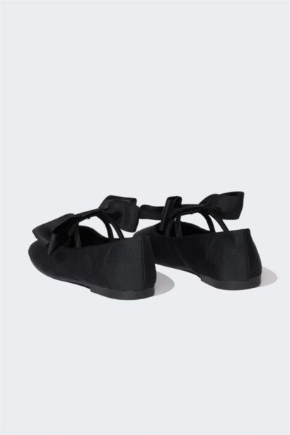 حذاء فلات بكعب مسطح