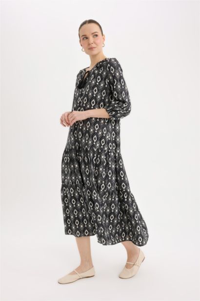 فستان طويل بقصة A بياخة V